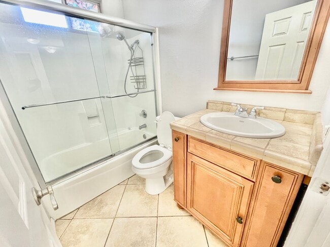 Building Photo - Charming 2 Bedroom 1.5 Bathroom Townhome w...