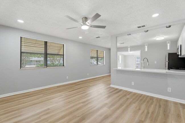 Building Photo - 6766 Londonbridge Ln