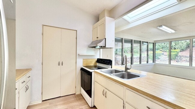 Building Photo - SPACIOUS 4 BEDROOM HOME IN DESIRABLE AIEA ...