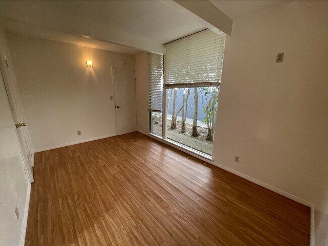 Building Photo - 6775 Pasado Rd