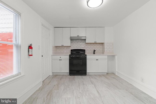 Building Photo - 221 Broadway St