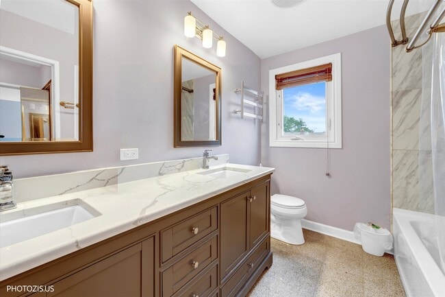 Building Photo - 411 Hickory Dr