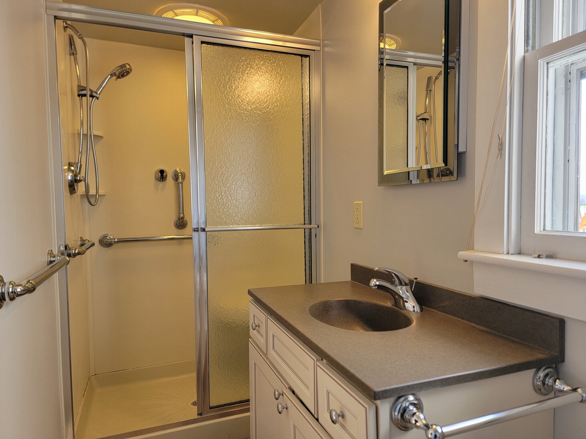 Building Photo - 819 Fruitville Pike