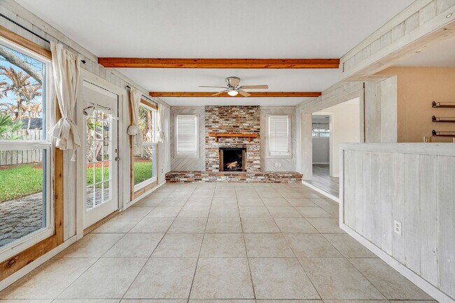 Building Photo - Beautiful 4 bedroom, 2 bathroom in Satellite Beach! NO HOA!!