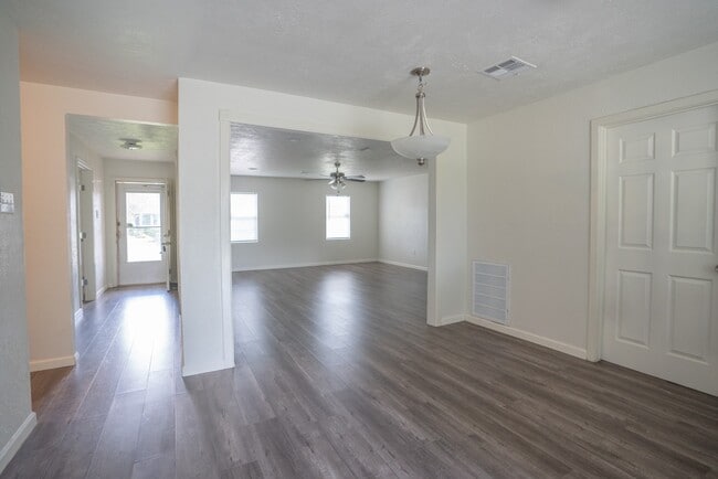 Building Photo - 3914 Ripplebrook Dr