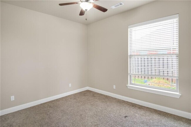 Building Photo - 2300 SW Chaddington Rd
