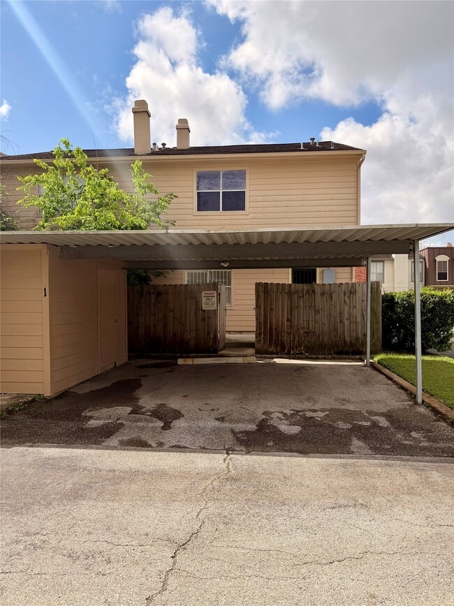 Building Photo - 7700 Creekbend Dr