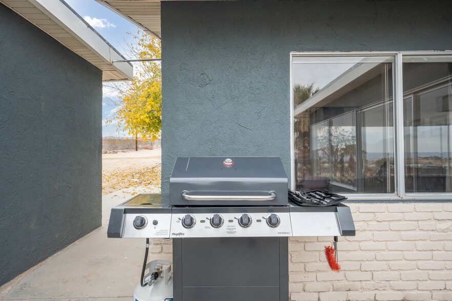Building Photo - 6692 Valley View Dr