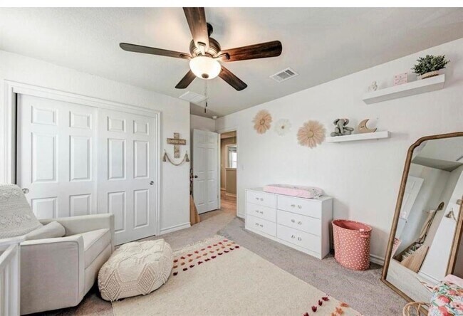 Building Photo - 5817 Daly Dr