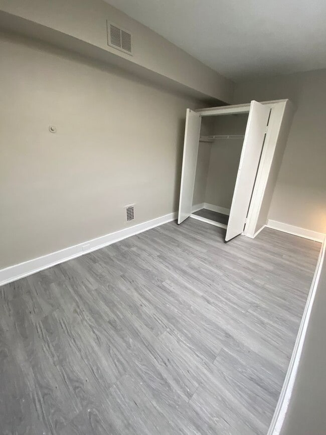 Building Photo - 351 Greenmount Ave