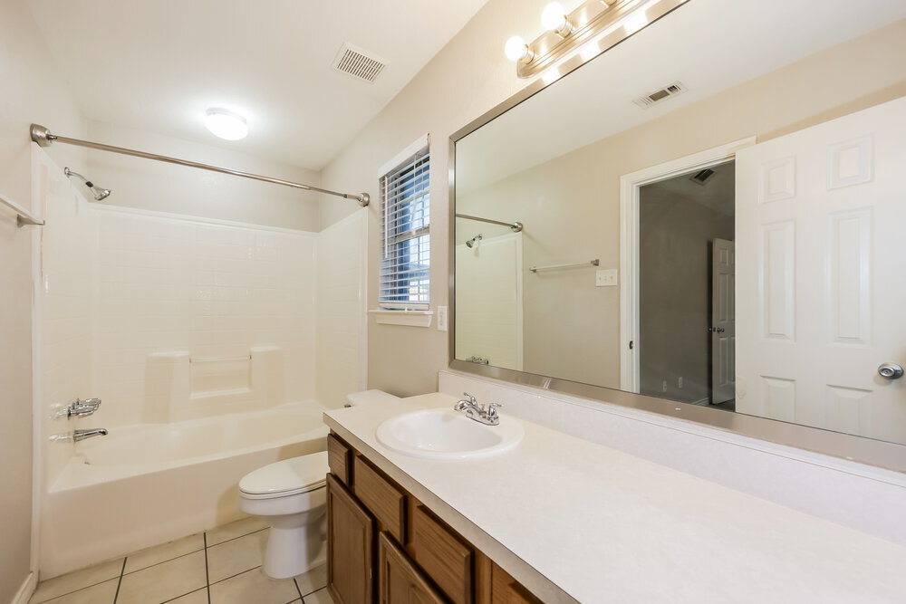 Building Photo - 1232 Clay Ln