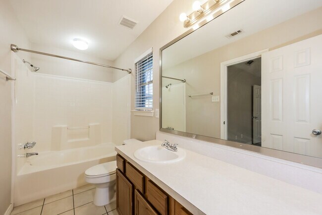 Building Photo - 1232 Clay Ln