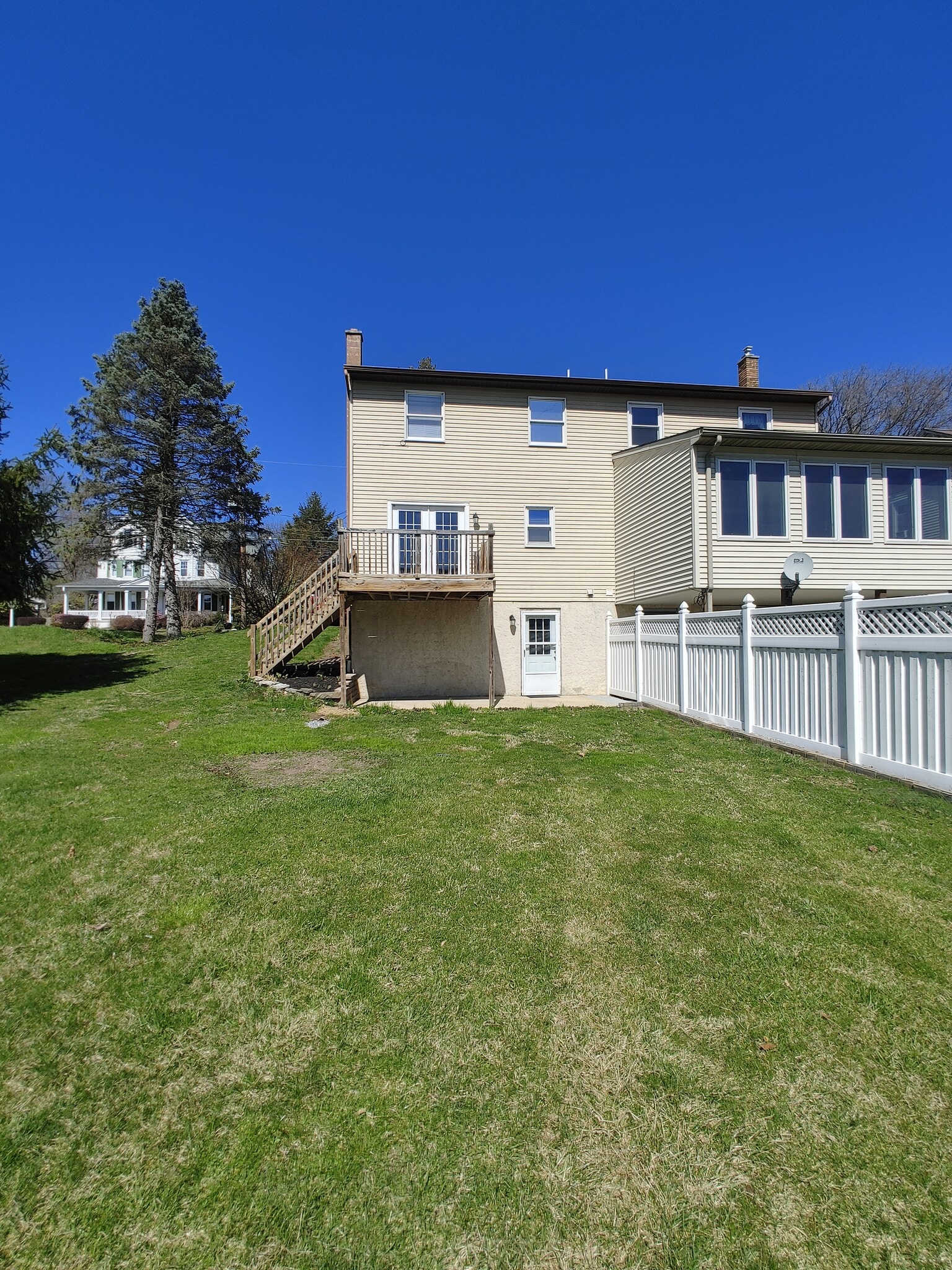 Large back yard with daylight basement. - 110 Froelich Ave