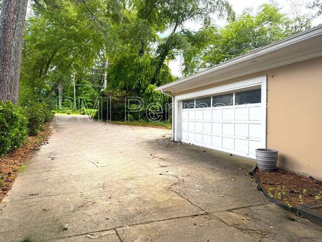 Building Photo - 5338 Roberts Dr