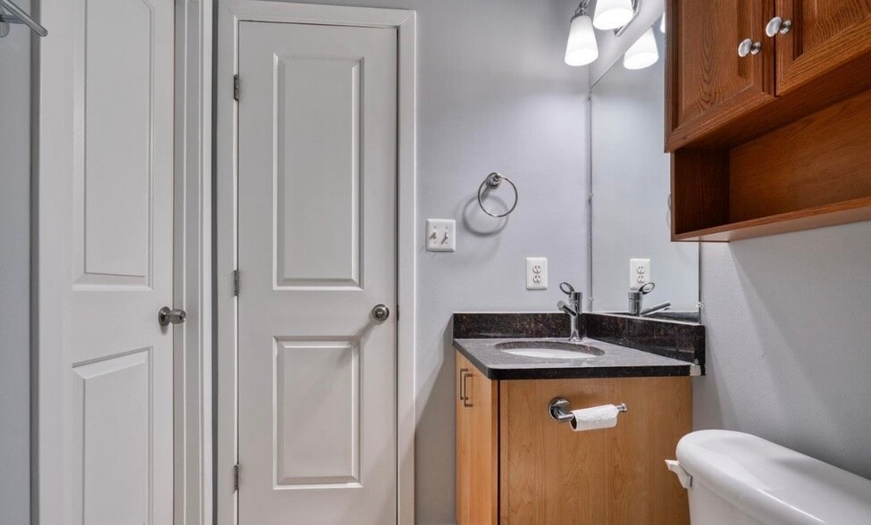 Room 4 Bathroom - 214 S Regester St