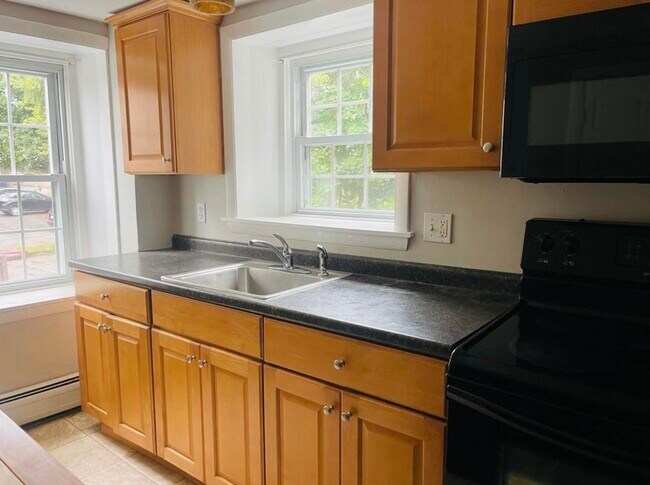 Building Photo - 413 2nd St