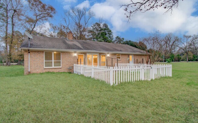 Building Photo - 523 Brandon Rd
