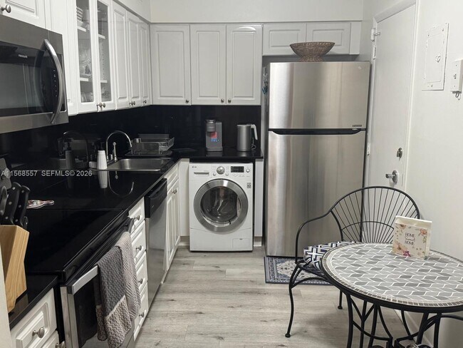 Building Photo - 6770 Indian Creek Dr