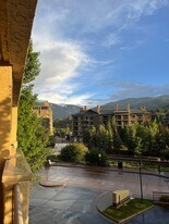 Building Photo - 137 Benchmark Rd