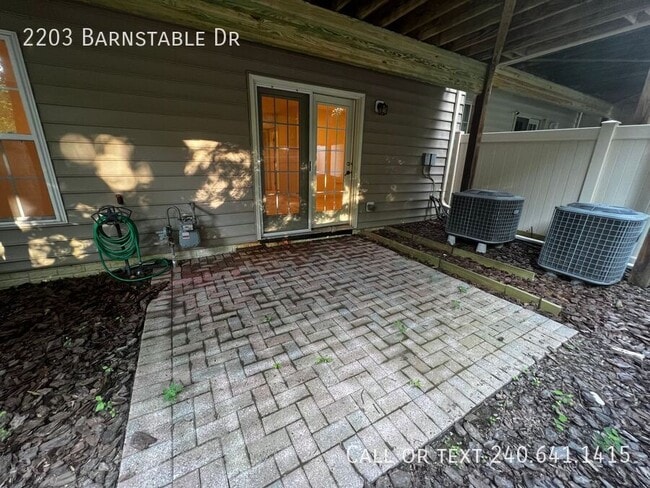 Building Photo - 2203 Barnstable Dr