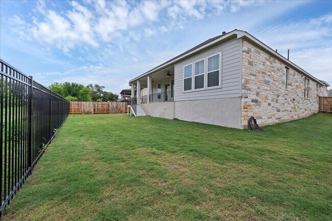 Building Photo - 135 Independence Dr