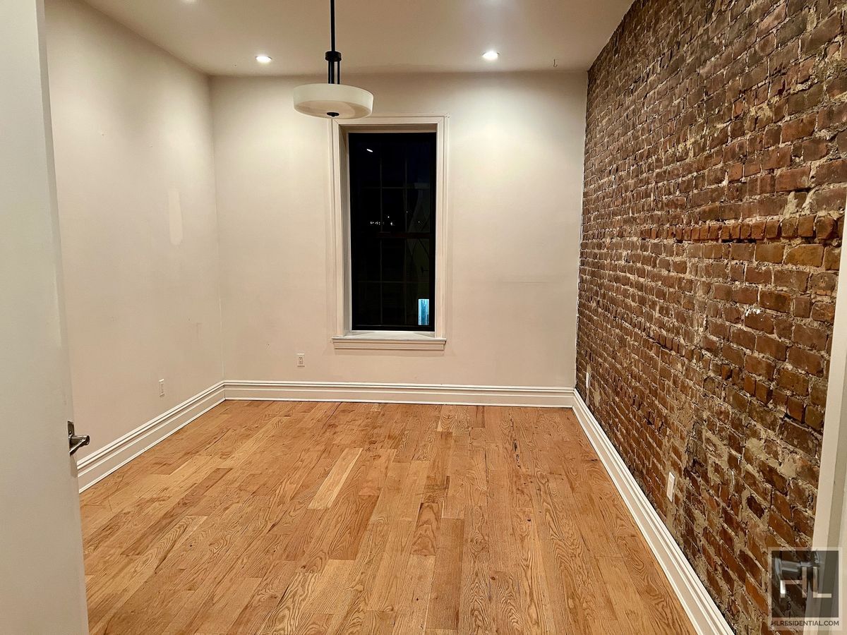 Building Photo - 6BR 3BA Historic Limestone Duplex In Crown...