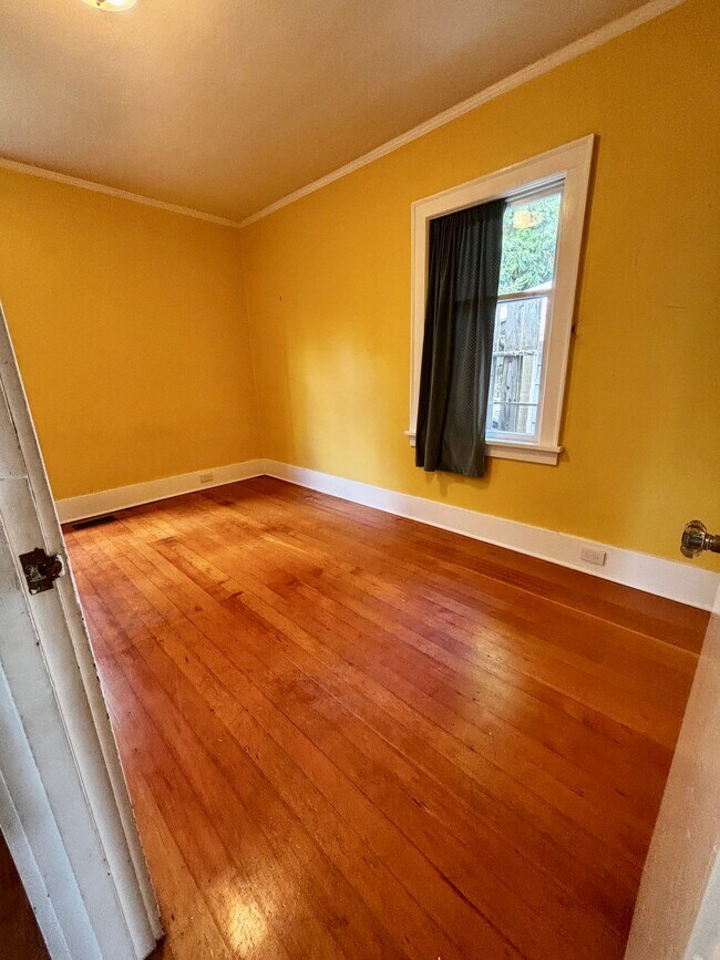 Building Photo - 104 N 41st St