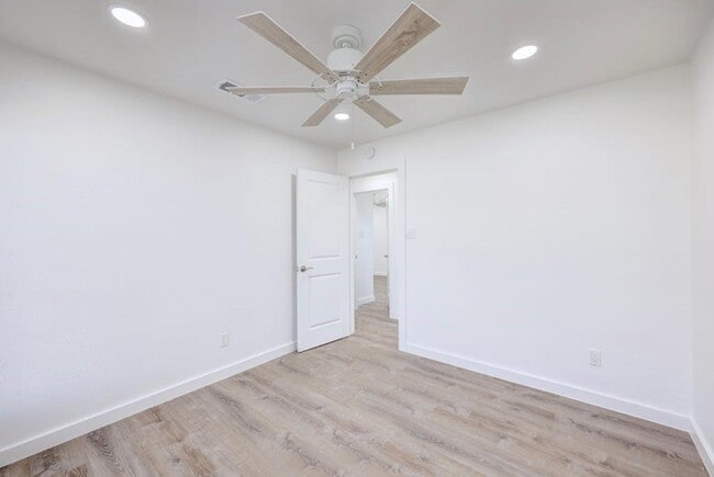 Building Photo - 801 Salem Ln