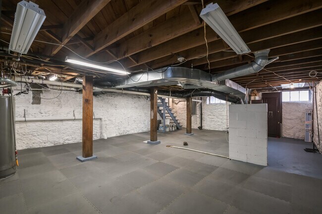 Building Photo - 1378 Fontaine Rd