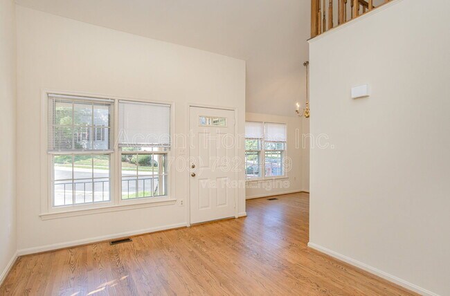 Building Photo - 7461 Ridge Oak Ct