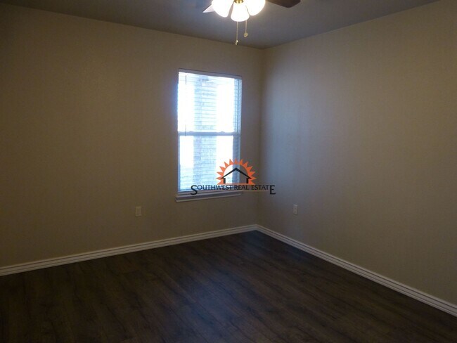 Building Photo - 1313 Mission Dr