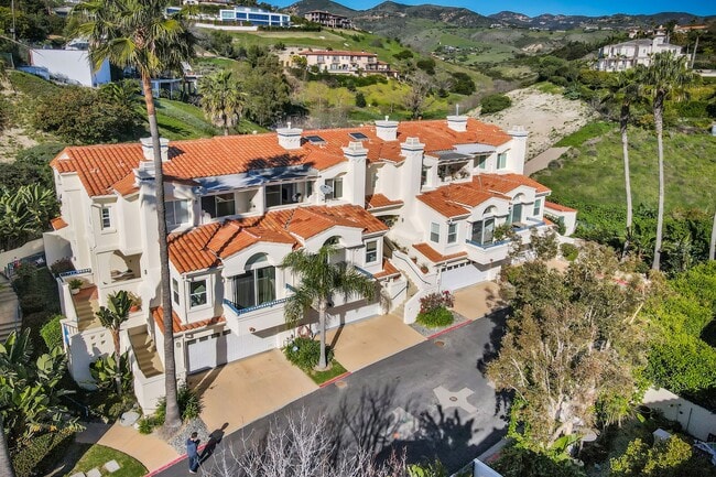 Building Photo - 6463 Zuma View Pl