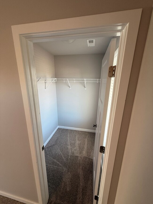 Building Photo - Beautiful 3 Bedroom Single Family Home in ...