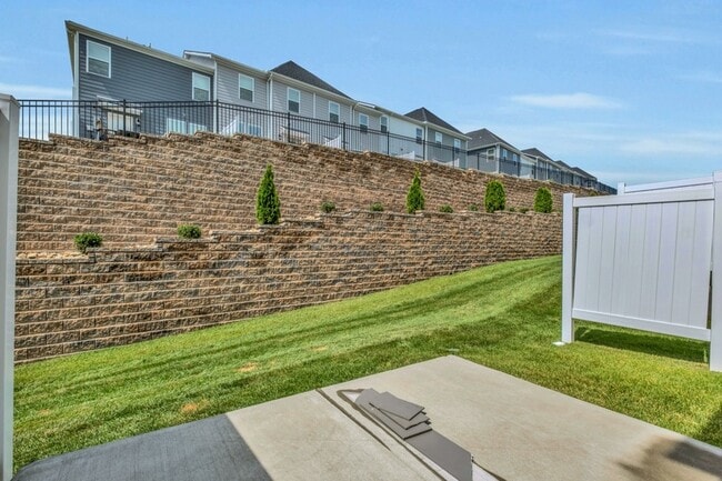 Building Photo - 5084 Dayflower Dr