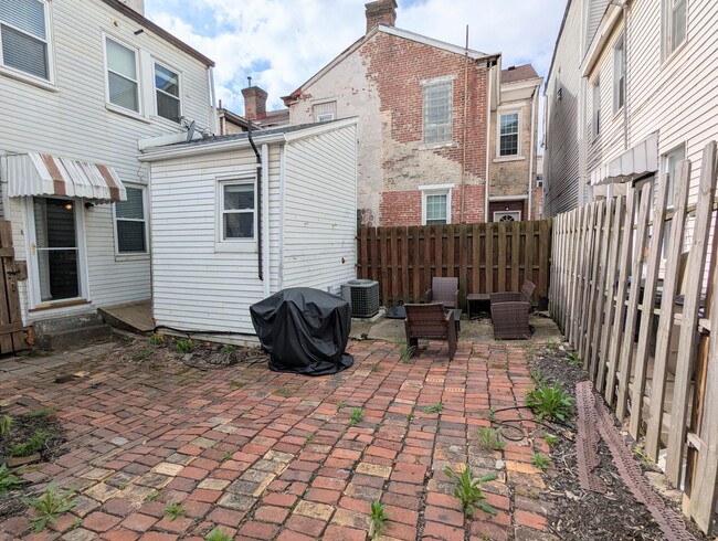 Building Photo - 118-120 S 25th St