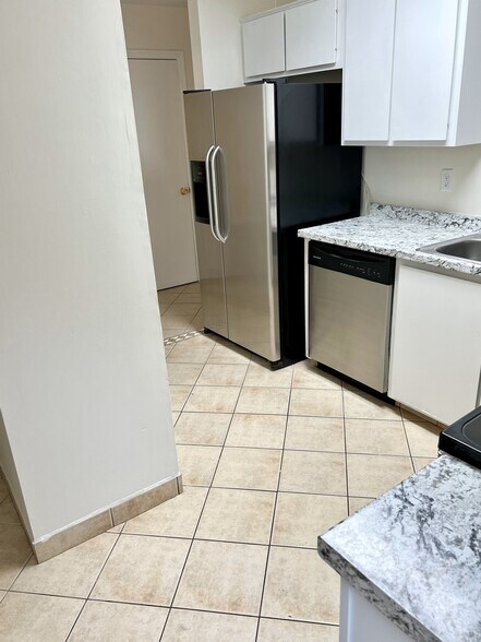 Building Photo - 123 Hunt Club Ct