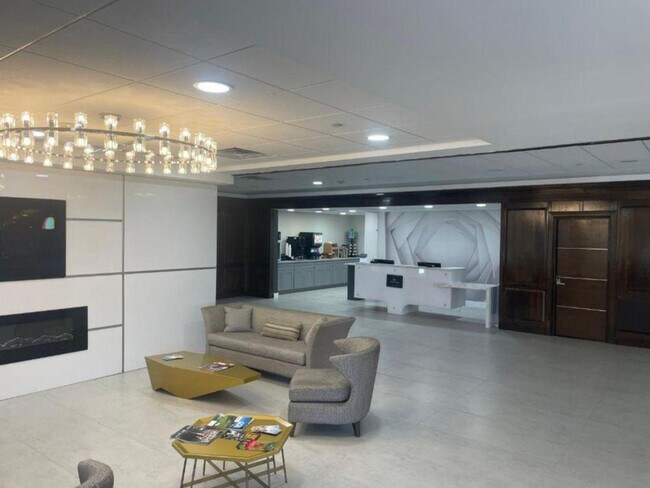 Primary Photo - 1 Lakeview Dr