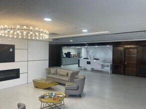 Building Photo - 1 Lakeview Dr