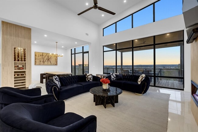 Building Photo - 207 Kites Ct