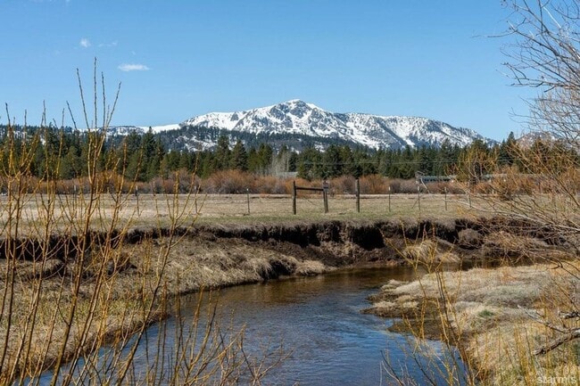 Building Photo - Charming pet friendly craftsman style home...
