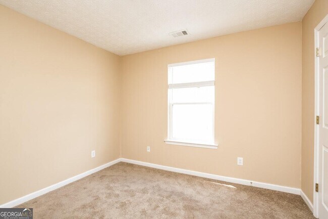 Building Photo - 4652 Parkway Cir
