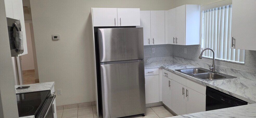 Building Photo - 16571 SW 145th Ct
