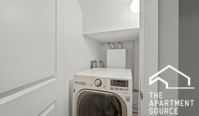 Building Photo - 1337 W Walton St