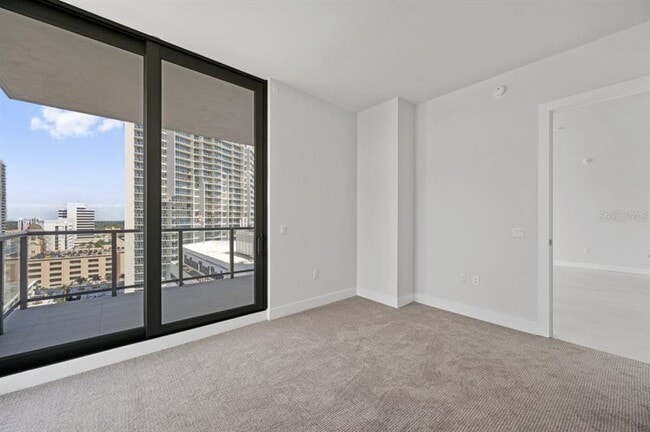 Building Photo - 301 1st St S