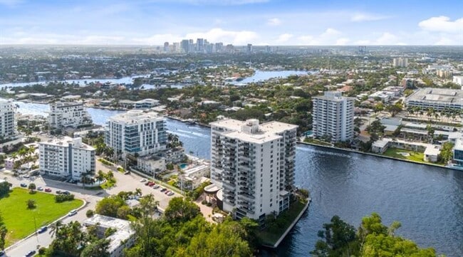 Building Photo - 777 Bayshore Dr