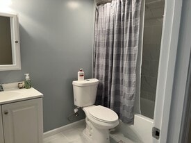 Building Photo - 1019 Mandarin Dr