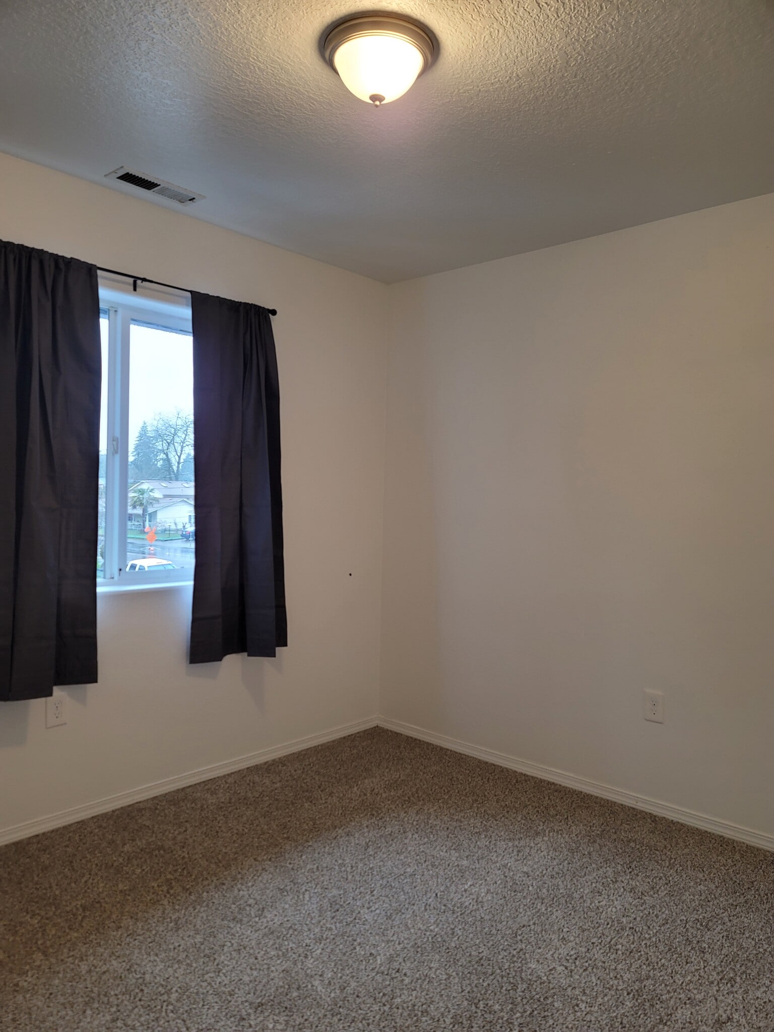 Building Photo - 16131 SE Powell Blvd