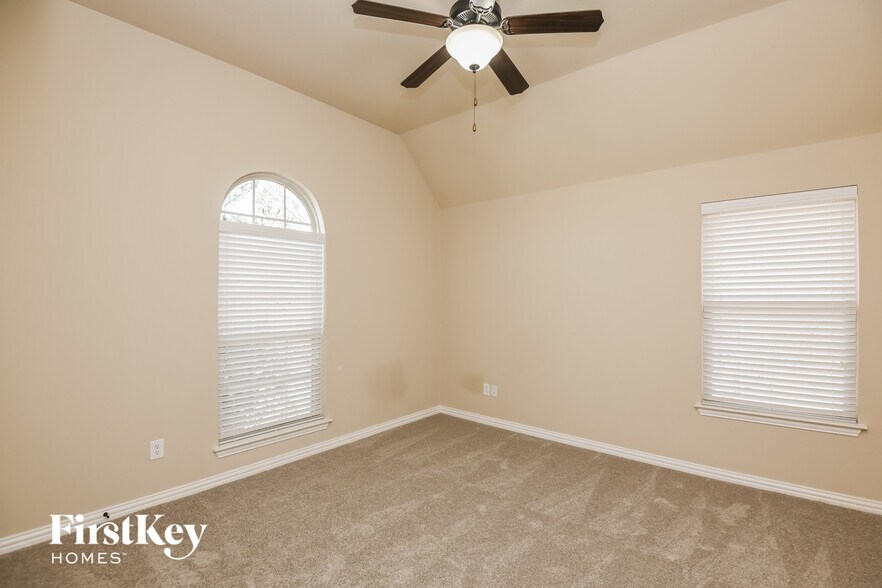 Building Photo - 2488 Deer Run