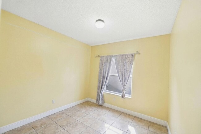 Building Photo - 1239 Sussex St