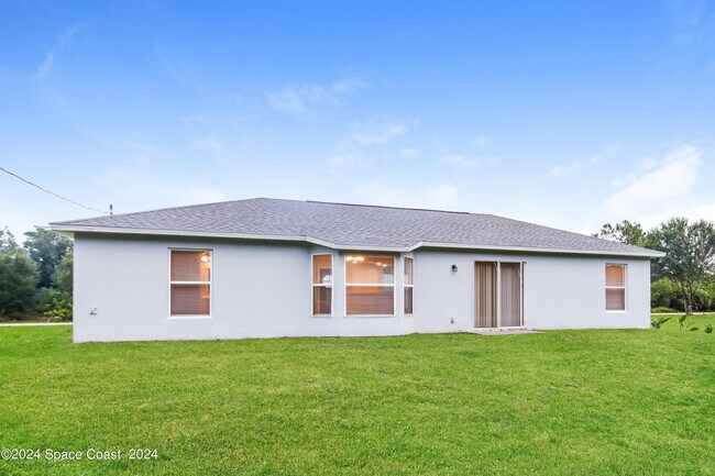 Building Photo - 9175 102nd Ave